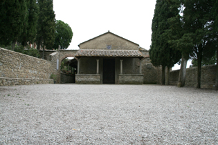 イタリア・トスカーナ、コルトナ村の教会